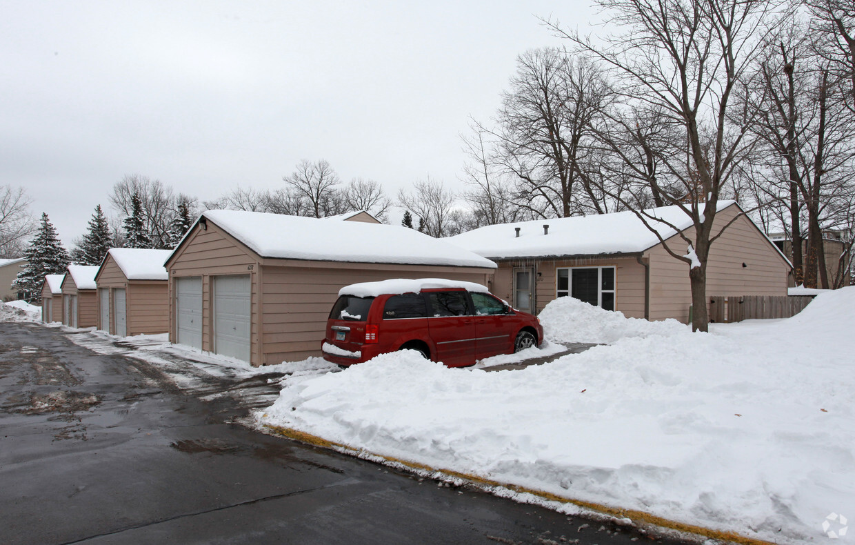 Primary Photo - Hickory Ridge Townhomes