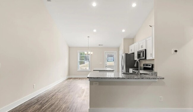 Foto del edificio - 2026 Lakeside Ln