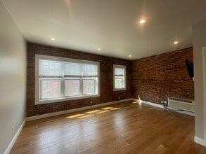 Building Photo - 51 W Palmer Ave