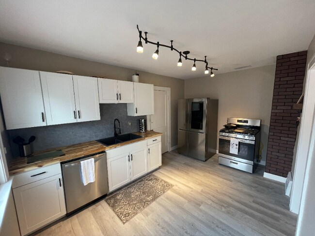 Foto del edificio - 3331 Grantwood Dr