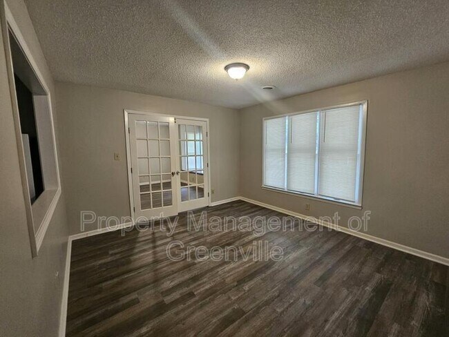 Foto del edificio - 510 Woodside Ln