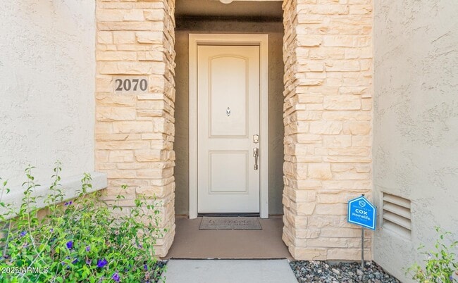 Building Photo - 5100 E Rancho Paloma Dr