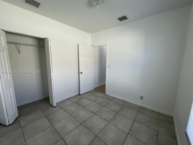 Foto del edificio - 2730 NW 11th St