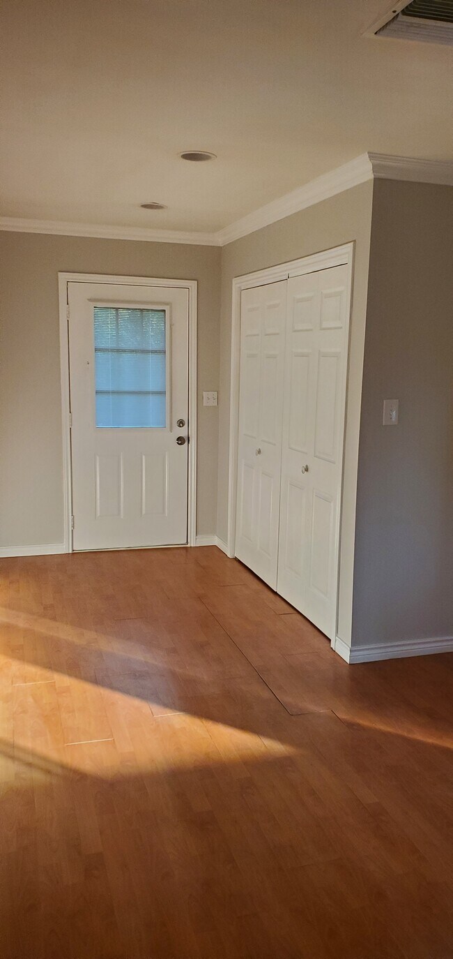 Foto del edificio - 900 Hill Top Dr