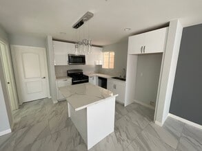 Building Photo - 13921 Downey Ave