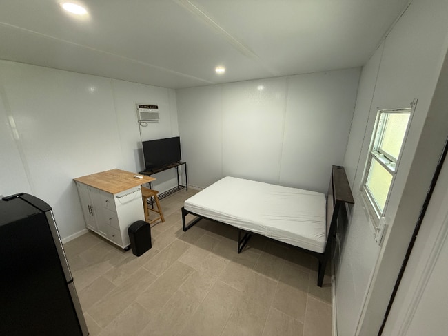 Photo - 231 W 41st St House