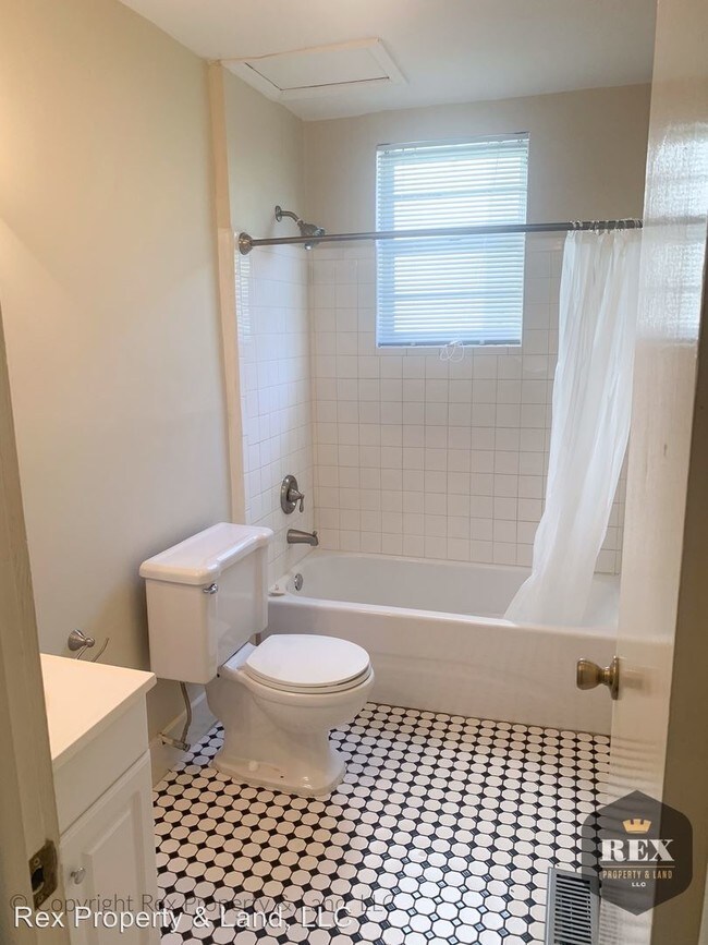 Building Photo - 309 3rd St