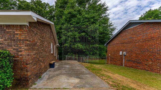 Building Photo - 563 Chandler Dr