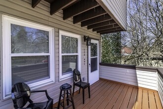 Building Photo - 916 Highview St