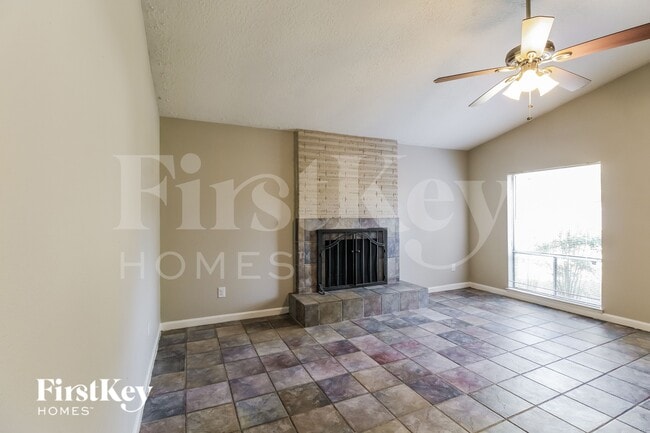 Building Photo - 4427 Ravine Dr
