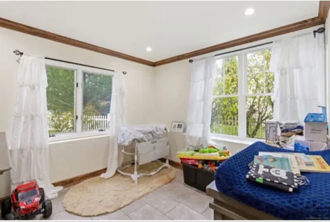 Foto del edificio - 27 Priscilla Rd