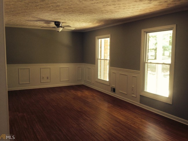 Building Photo - 964 Tyrone Rd