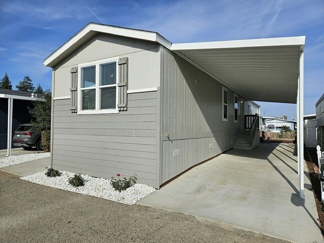 Building Photo - 415 N Akers St