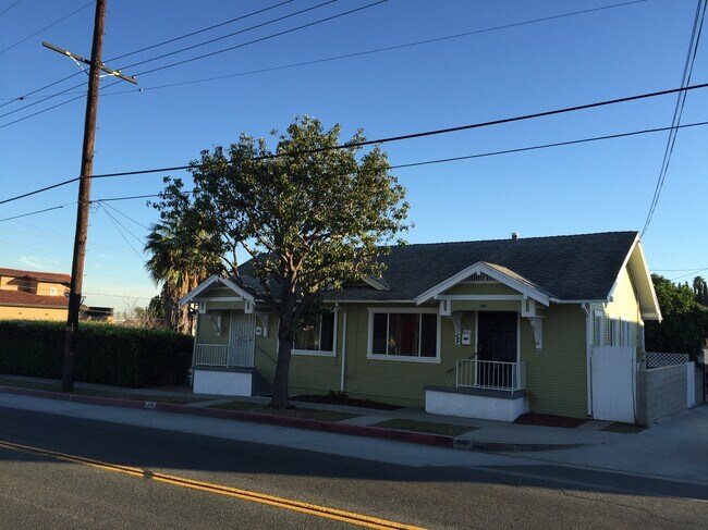 Foto del edificio - 909 W 1st St