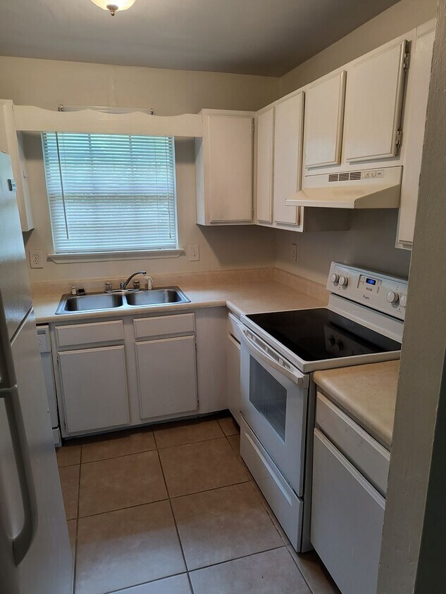 Foto principal - 3395 GreenBriar Triplex