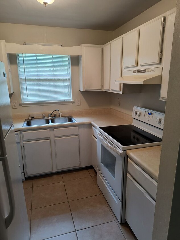 Foto principal - 3395 GreenBriar Triplex