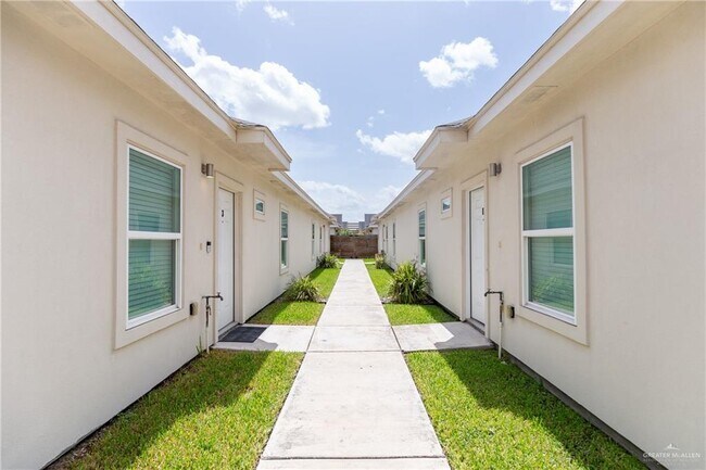 Building Photo - 15 Sabercat Ave