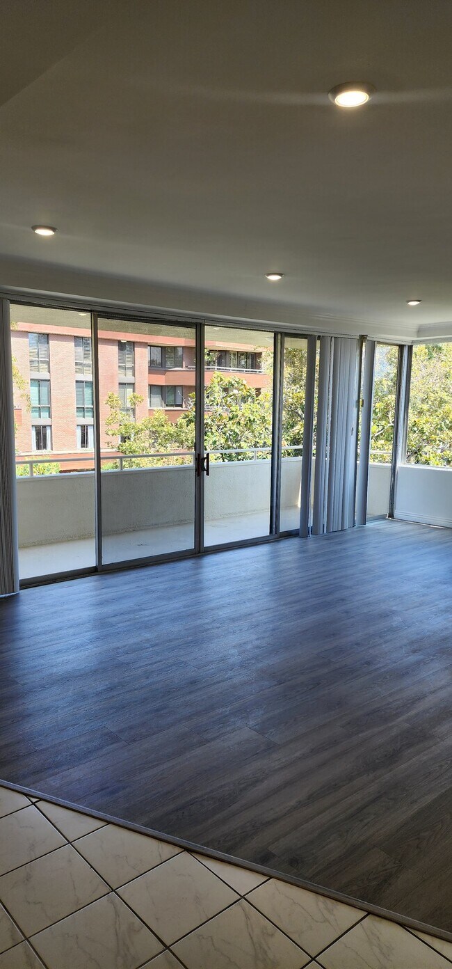 Foto del edificio - 303 N Swall Dr