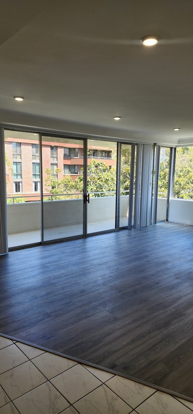 Photo - 303 N Swall Dr Apartment
