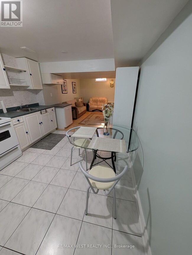 Photo du bâtiment - 14 Thornway Ave