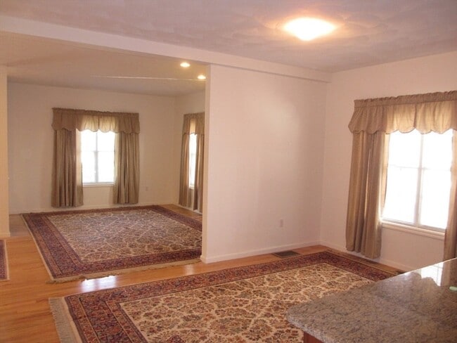 Photo - 2 Blue Jay Cir House