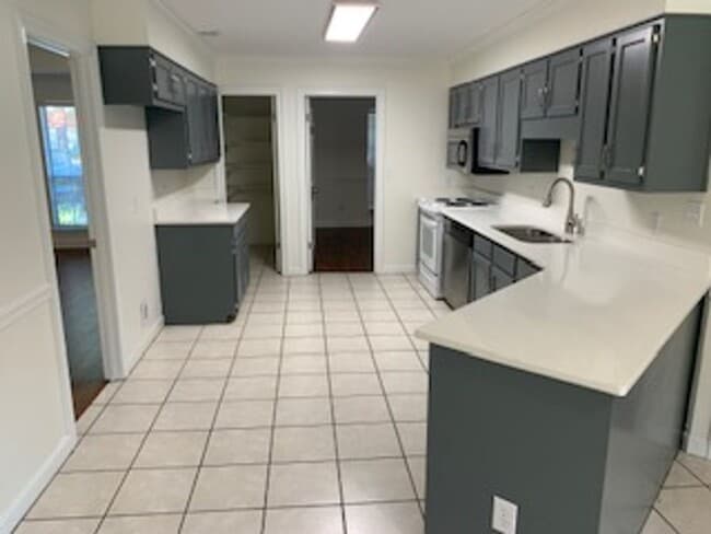 Building Photo - 1124 Sewanee Ct