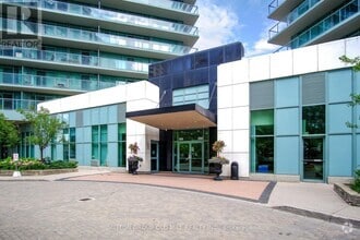 Building Photo - 5500-5500 Yonge St