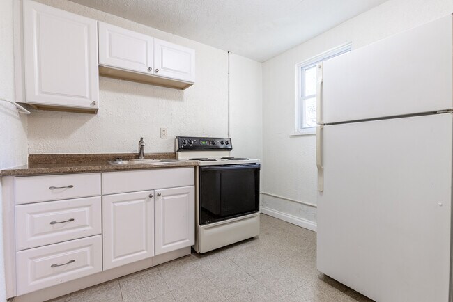 Building Photo - 608 Taylor Ave