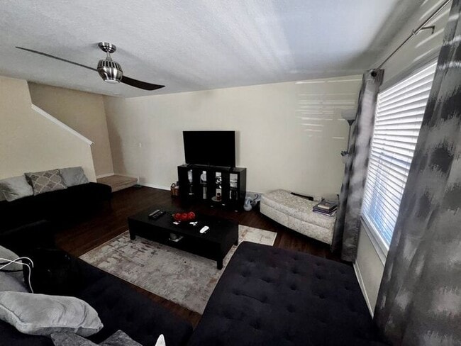 Building Photo - 3 Bedroom 2.5 Bath Treviso Townhome minute...