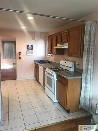 Foto del edificio - 1602 Oak Tree Rd