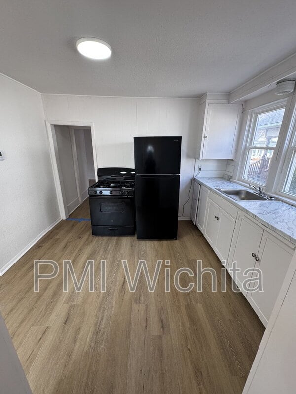 Building Photo - 258 S Poplar St