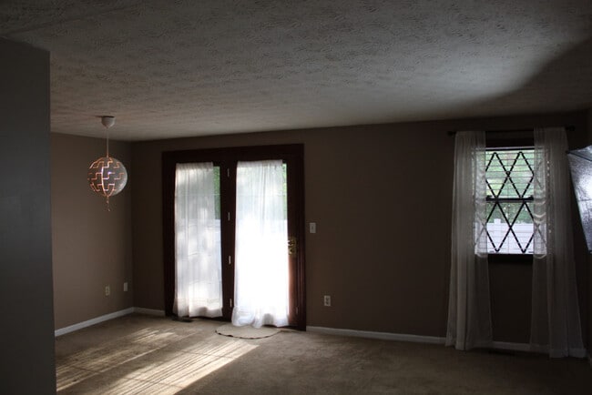 Building Photo - 371 Bexley Ct
