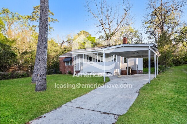 Building Photo - 2017 7th St