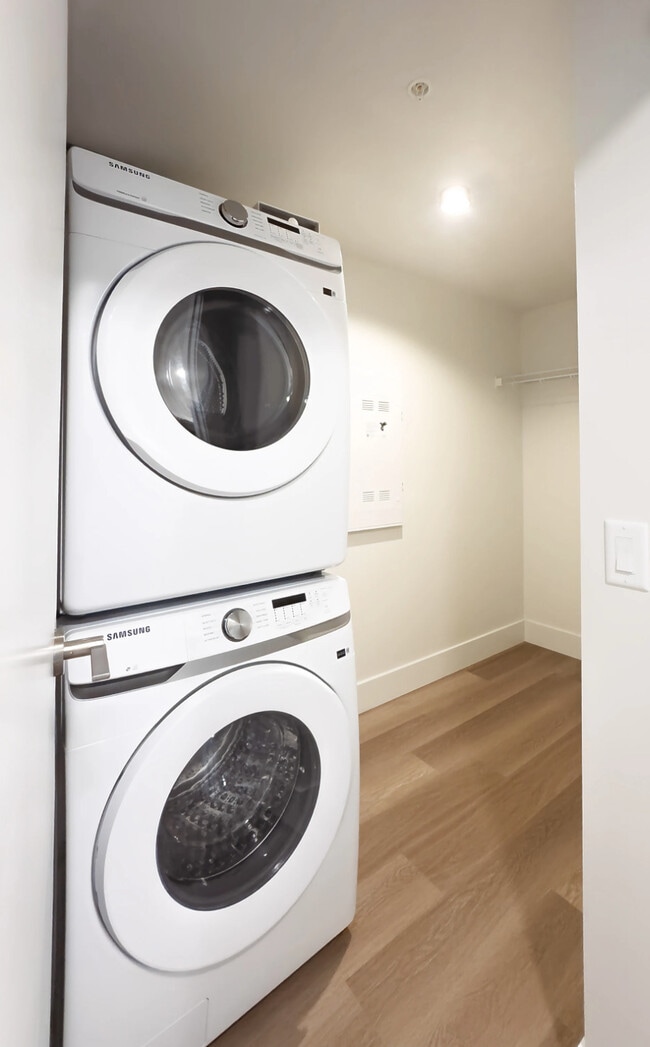 2BT6-SE - Washer/Dryer - UXBorough Living