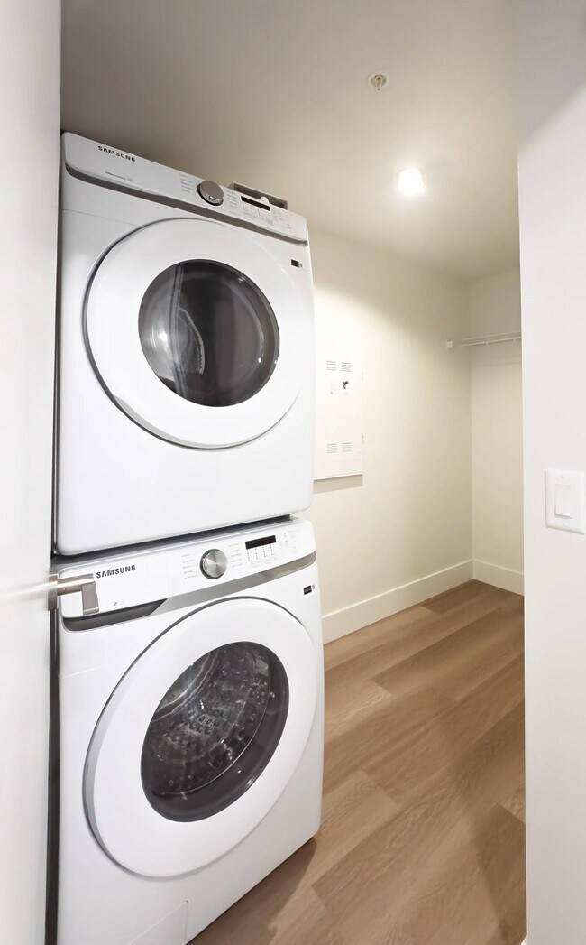 2BT6-SE - Washer/Dryer - UXBorough Living