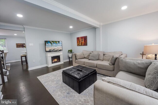 Building Photo - 5326 Larochelle Ct