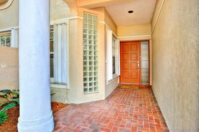 Foto del edificio - 6884 SW 89th Terrace