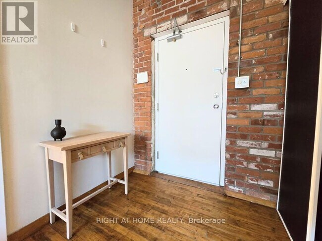 Photo du bâtiment - 121 Prescott Ave