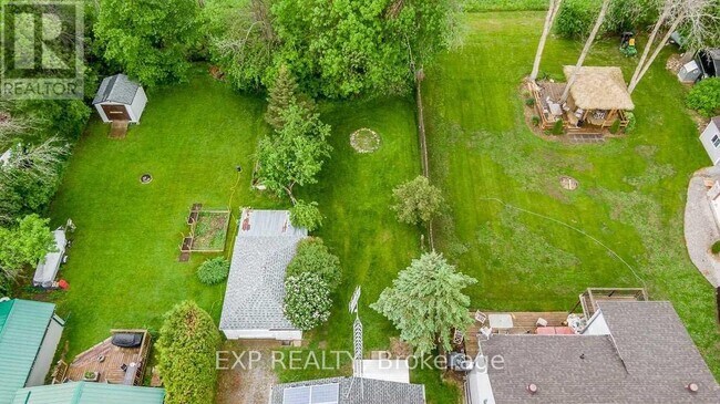 Photo du bâtiment - 506 Duclos Point Rd