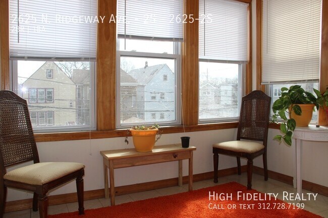 Foto del edificio - 2625 N Ridgeway Ave