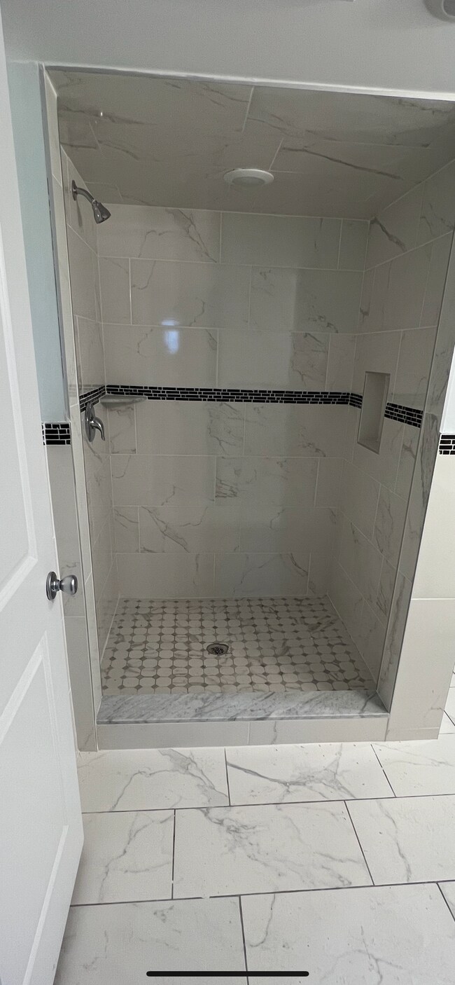 Building Photo - 181 Garside St