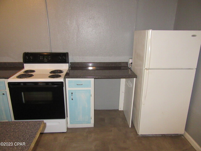 Building Photo - 1511 Molitor Ave