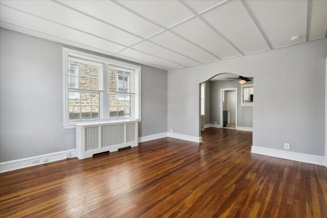 Foto del edificio - 7005-07 McCallum St