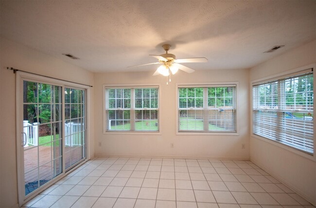 Foto del edificio - 115 Birdie Ct