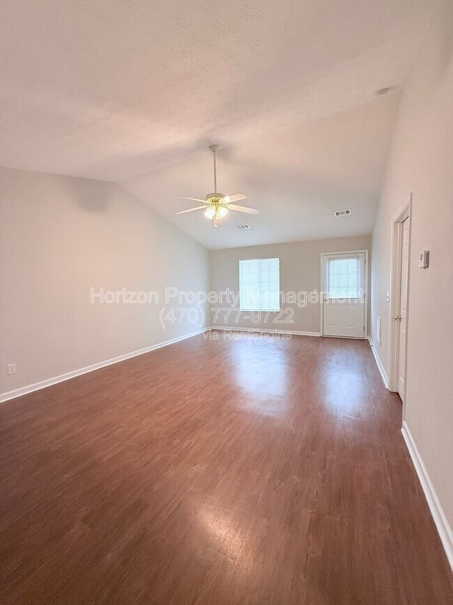 Foto del edificio - 4003 Hidden Hollow Dr