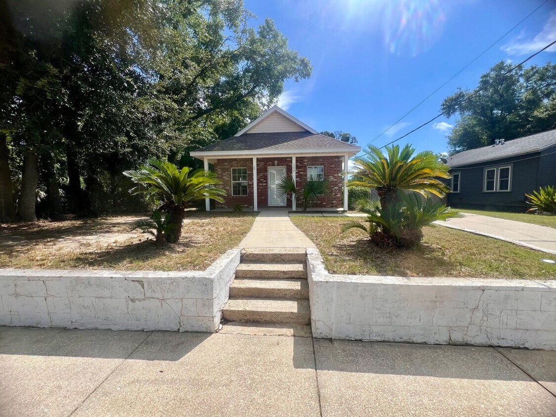 Foto principal - Nice 3BR/2BA Home - Convenient to NAS Pens...