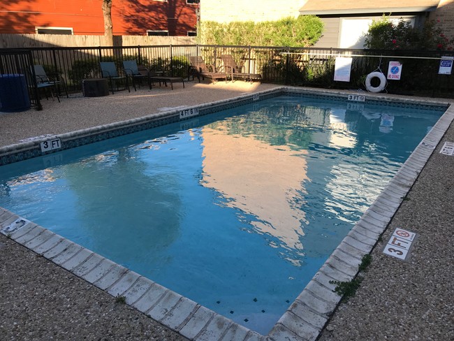 POOL - Ventura Apartments