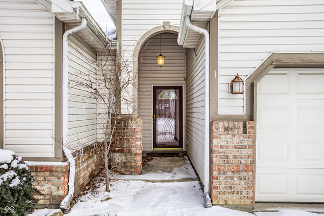 Building Photo - 5886 Hollow Oak Trail