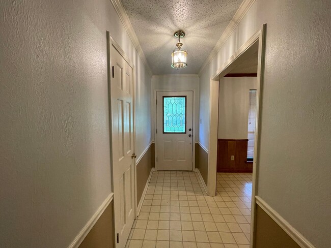Building Photo - Large Brick Home In Desirable "Huntington ...