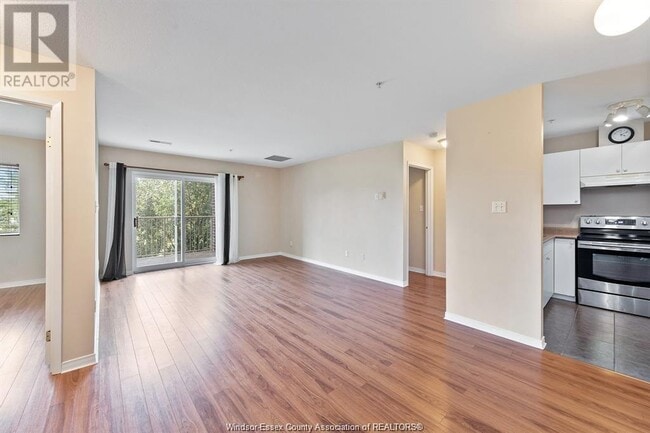 Building Photo - 3160 Wildwood Dr